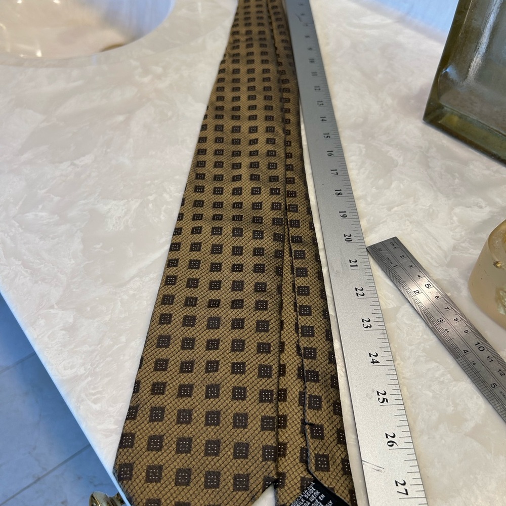Elegant Gold and Black Hugo Boss Silk Men's Tie, Made in Italy, 3.25” X 56” long - Picture 12 of 12